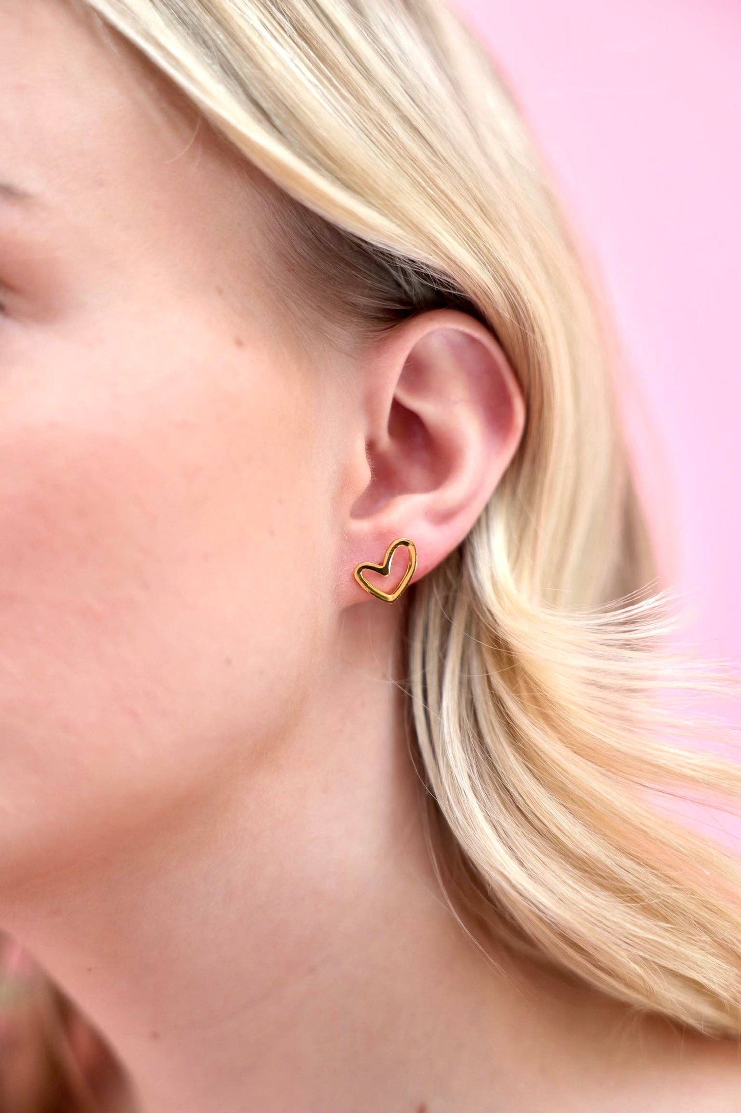 Abby Stud Earrings - Heart