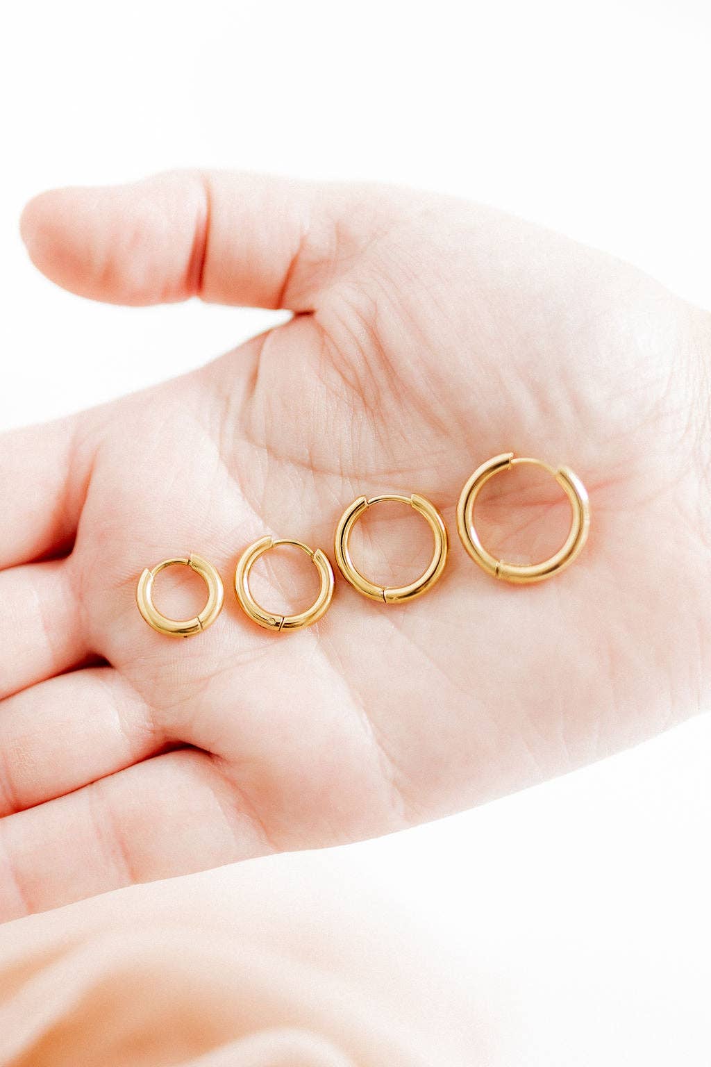 Huggie Earrings - Scarlett Hoop Gold 10mm